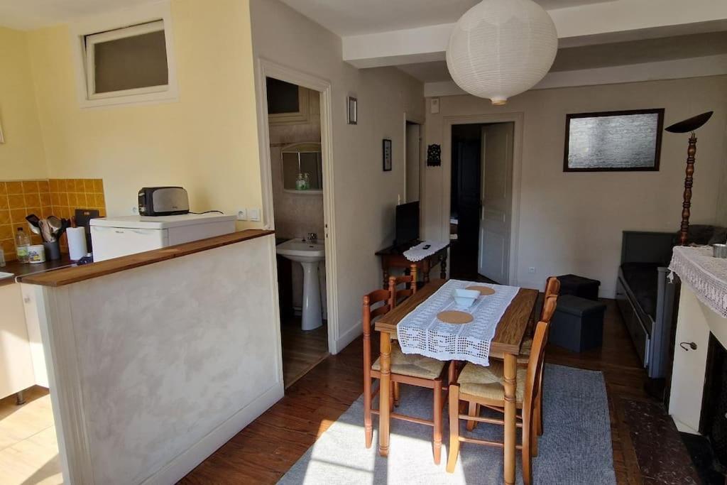 Appartement Dans Maison De Ville - 4 Personnes Олорон-Сент-Мари Экстерьер фото